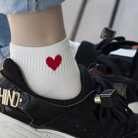 Kadın 8 Çift Pamuklu Günlük Kullanım İçin Kalp Desenli Kısa Patik Çorap Siyah Beyaz