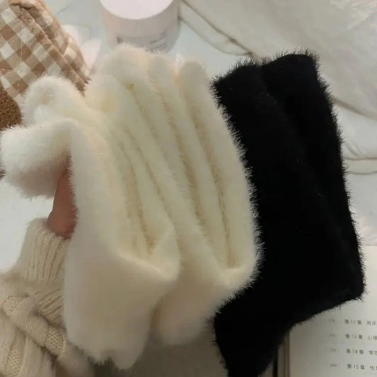 Kadın 2 Çift Peluş Kışlık Termal Uyku Çorabı Siyah Beyaz