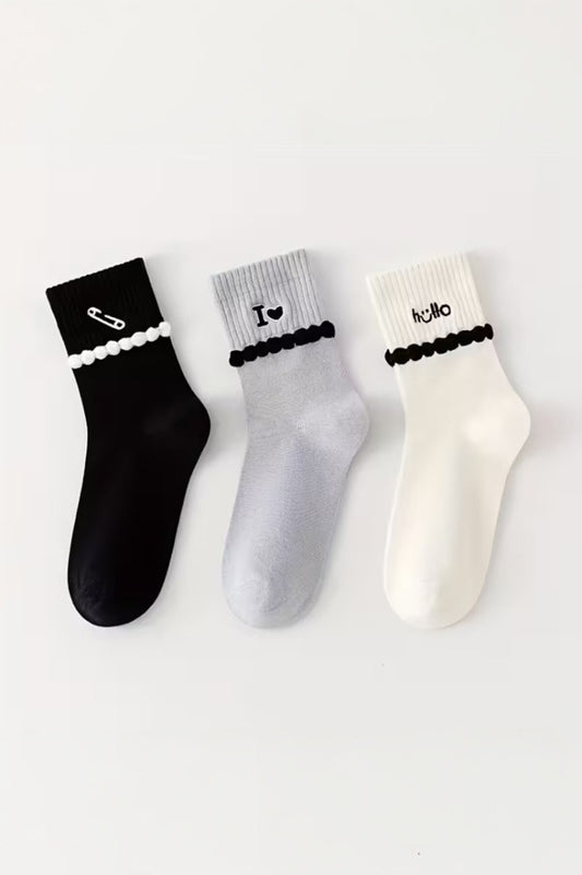Kadın 5 Çift Premium Kalite Şerit Kabartmalı Ataç Hello Love Desenli Kolej Çorap